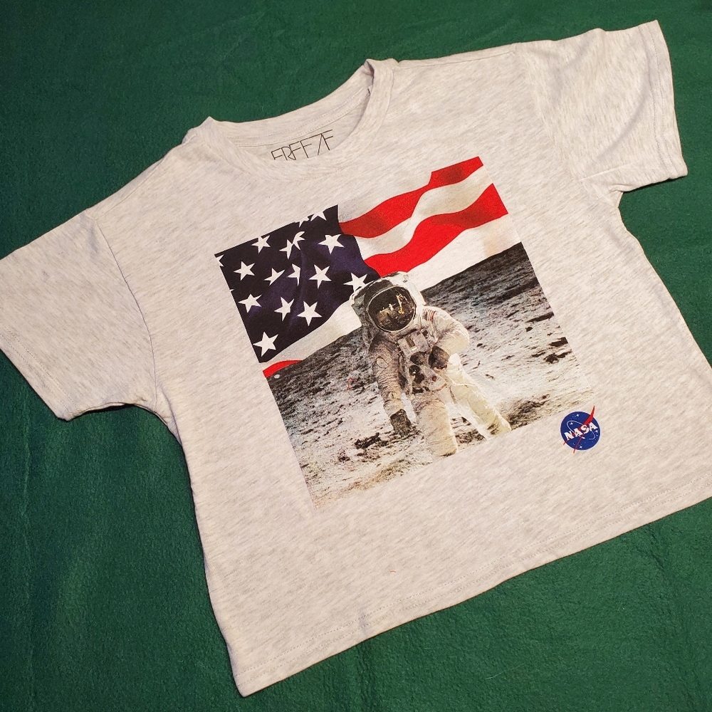 Boy's XS light Grey T